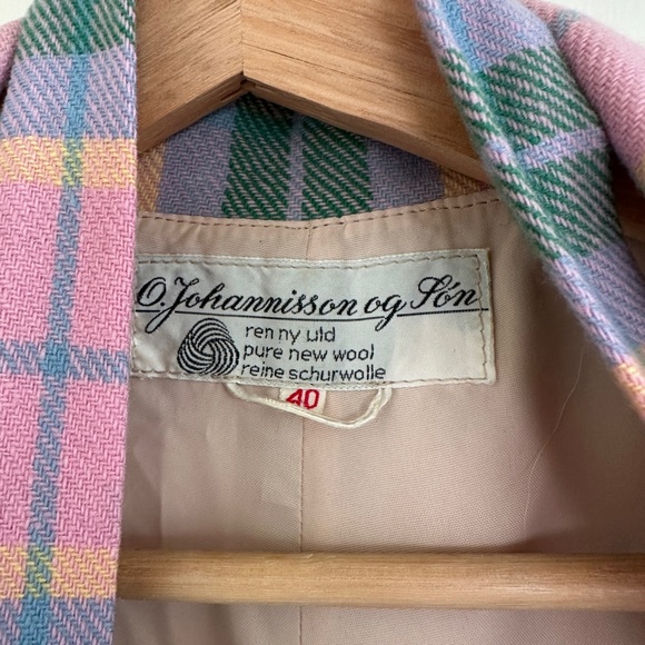 Vintage 100% wool lightweight plaid belted trench coat — truly one of a kind! - Picture 3 of 15